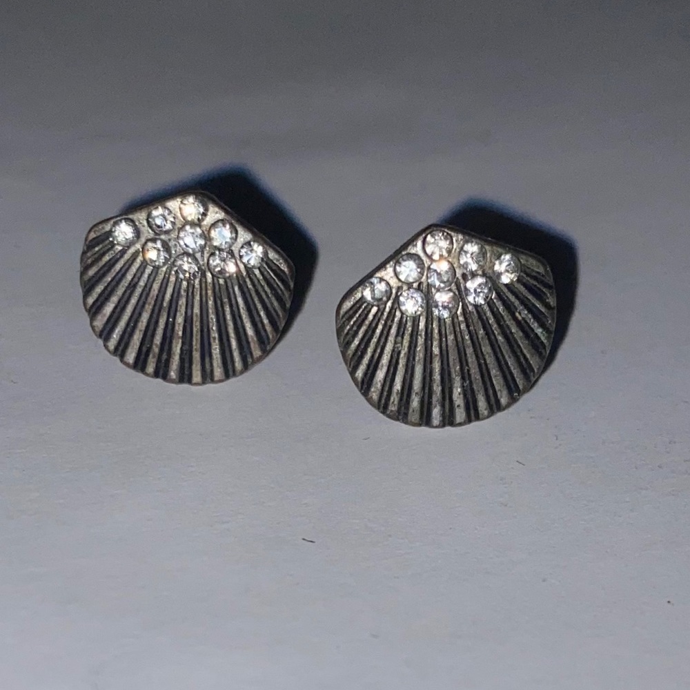 Seashell earrings with rhinestones